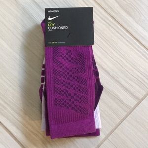 NEW NIKE WOMENS SOCKS